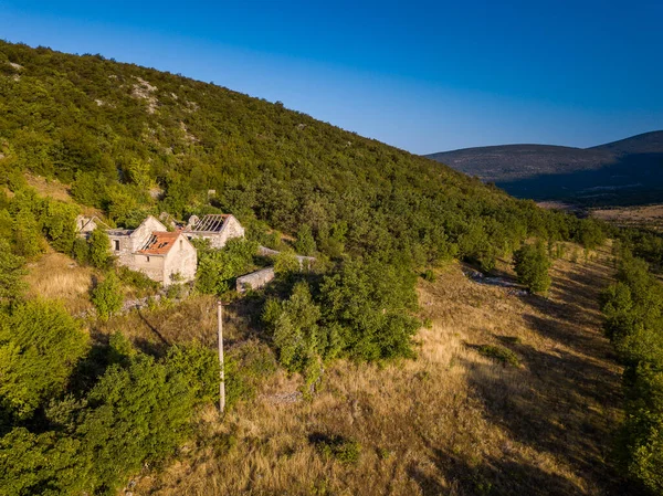 克罗地亚中部被遗弃的房屋 — 图库照片