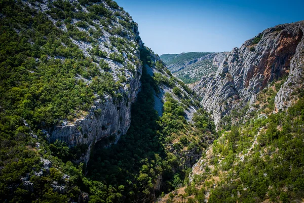 Desfiladeiro Nas Montanhas Parque Nacional Krka Sul Croácia — Fotografia de Stock