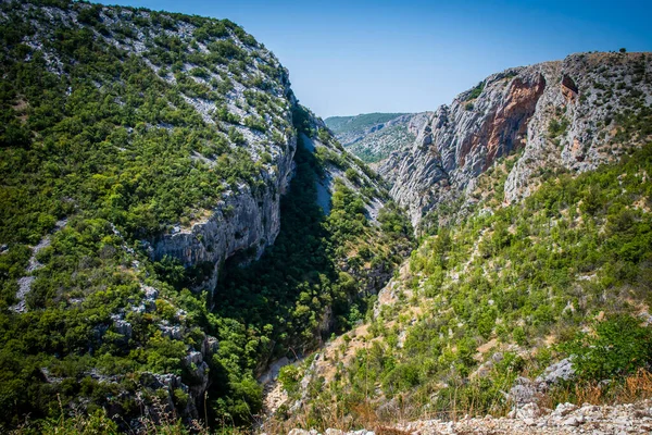Desfiladeiro Nas Montanhas Parque Nacional Krka Sul Croácia — Fotografia de Stock