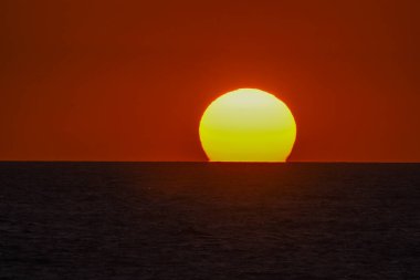 Adriyatik Denizi 'nde Harika Gün Batımı, Balkan Yarımadası, Karadağ Avrupa' da