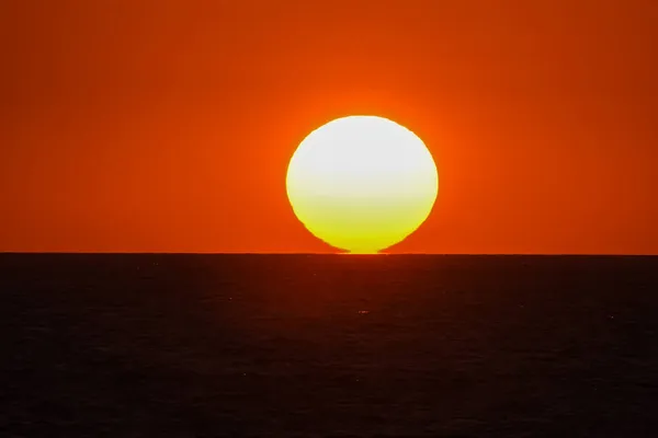 ヨーロッパのアドリア海 バルカン半島 モンテネグロの素晴らしい夕日 — ストック写真