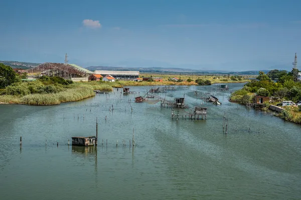 Παραδοσιακά Δίχτυα Αλιείας Παγίδα Παλαιού Ψαριού Στον Ποταμό Μπογιάνα Στο — Φωτογραφία Αρχείου
