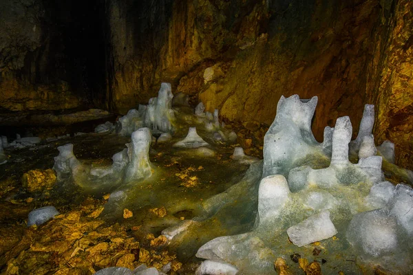 Czarnogóra Park Narodowy Durmitor Jaskinia Lodu Ledena Pecina — Zdjęcie stockowe