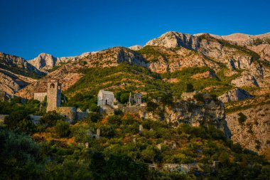 Stari Bar - Adriyatik kıyısındaki yıkık ortaçağ kenti, Karadağ 'daki Unesco Dünya Mirasları Alanı.