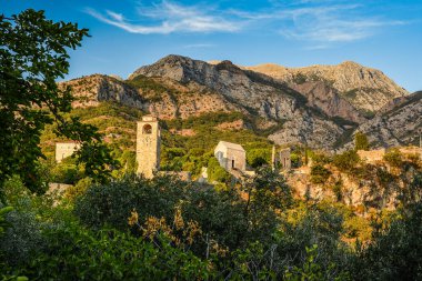 Stari Bar - Adriyatik kıyısındaki yıkık ortaçağ kenti, Karadağ 'daki Unesco Dünya Mirasları Alanı.