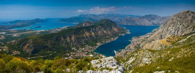 Kotor Körfezi, Boka Kotorska, Karadağ 'daki Lovcen ulusal parkından Adriyatik Denizi Körfezi manzarası.