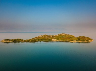 Karadağ 'ın Skadar gölündeki Beska Adası' ndaki Ortodoks manastırı Beska.