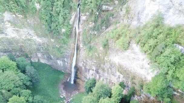 Waterval Skakavac Het Regenwoud Perucica Nationaal Park Sutjeska Bosna Hercegovina — Stockvideo