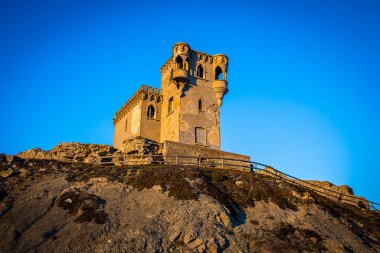 Tarifa, İspanya 'daki eski kale - Akdeniz ve Atlantik Okyanusu' nun buluşma noktası.