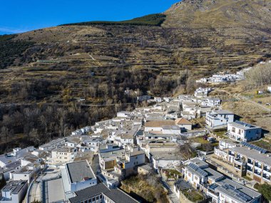 Sierra Nevada dağlarındaki Trevelez kasabası, Granada