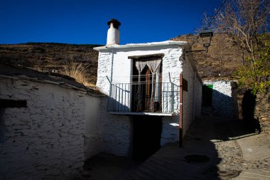 Sierra Nevada dağlarındaki Trevelez kasabası, Granada