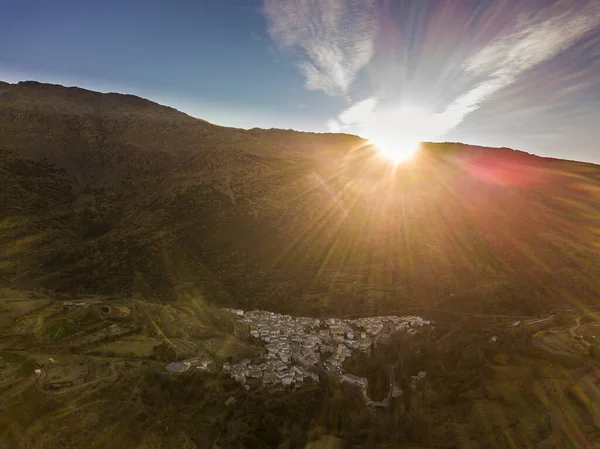 Sierra Nevada dağlarındaki Trevelez kasabası, Granada