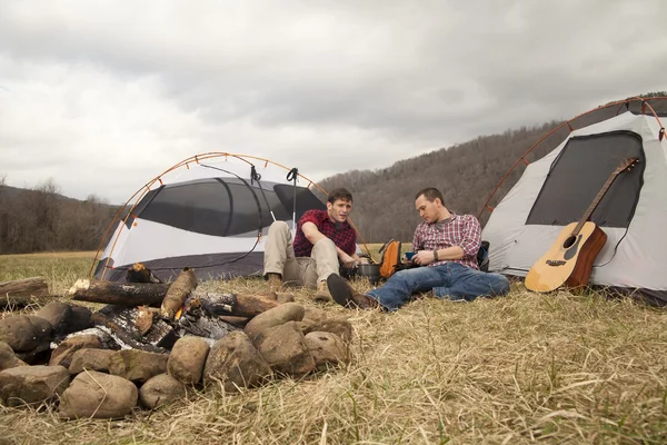 Eating dinner at the camp site — Stock Photo, Image