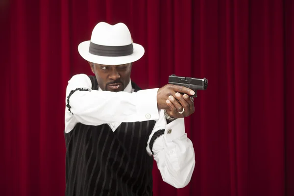 Old school gambler gets cheated and pulls a gun — Stock Photo, Image