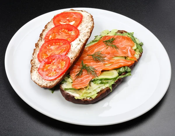 Smoked salmon multi grain sandwich — Stock Photo, Image