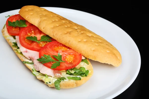 Вкусный сэндвич с помидорами и курицей Лицензионные Стоковые Фото