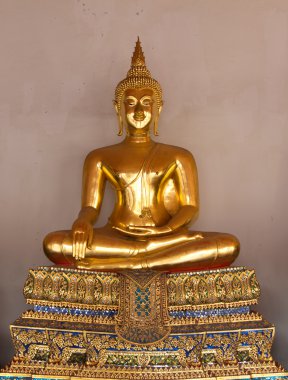 tapınakta altın Buddha heykeli
