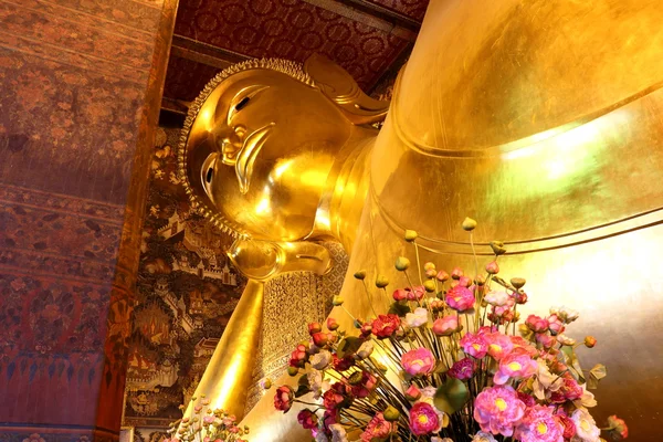 Der liegende Buddha im pho Tempel — Stockfoto