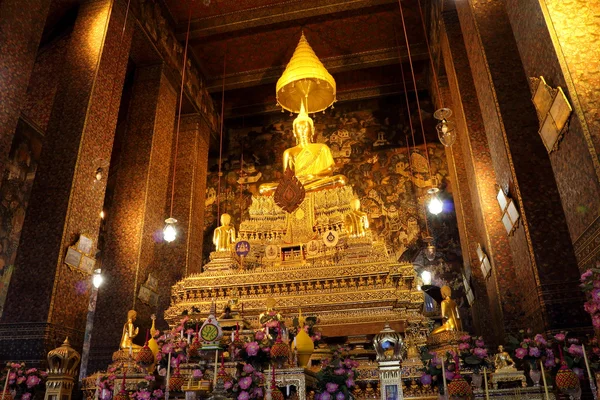 Altaar van Boeddha in tempel — Stockfoto