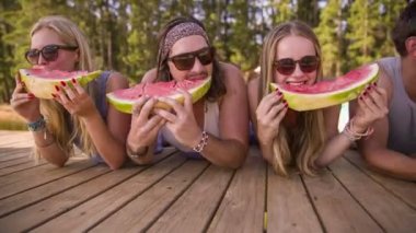 karpuz yeme arkadaşlar