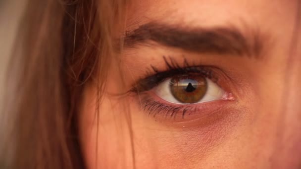 Primer plano del ojo de la mujer — Vídeos de Stock