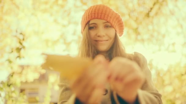 Woman playing with Autumn leaf and falling leafs — Stock Video