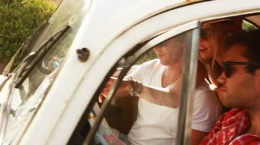 Bir haritaya bakıyordum bir yolculuk üzerinde arkadaşlar.