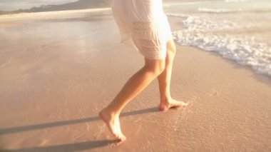 Kız su sıçramasına