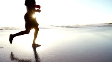 plajda çalışan ayak