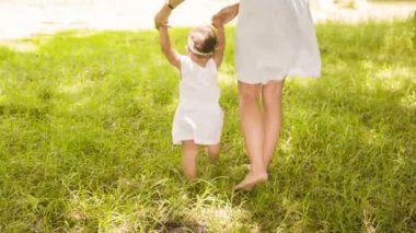 parkta ilk bebek adımları