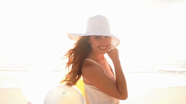 Ragazza con palloncini — Video Stock