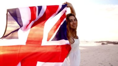 Union jack ile çalışan kadın