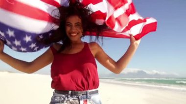 Amerikan bayrağı ile kız