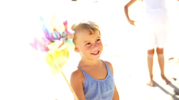 Smiling girl holding windmill — Stock Video