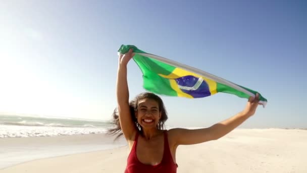 Menina brasileira pulando com bandeira — Vídeo de Stock