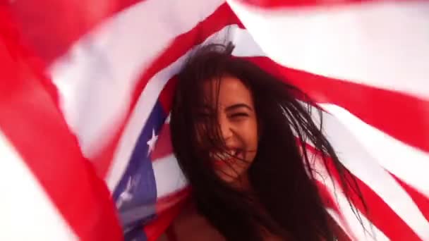 Menina com bandeira americana — Vídeo de Stock
