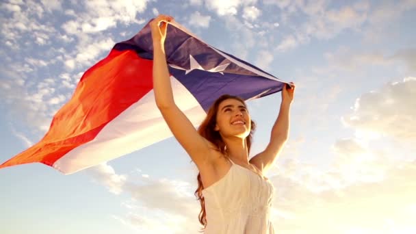 Woman with Texas state flag — Stock Video