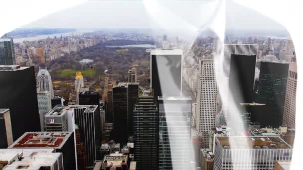 Liikemies Kaksinkertaisen Altistumisen New Yorkin Kaupunkimaisema Eristetty Valkoisella Pohjalla — kuvapankkivideo
