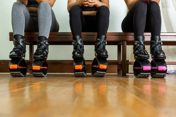 Nível Solo Atletas Sexo Feminino Roupas Esportivas Sapatos Salto Sentado — Fotografia de Stock