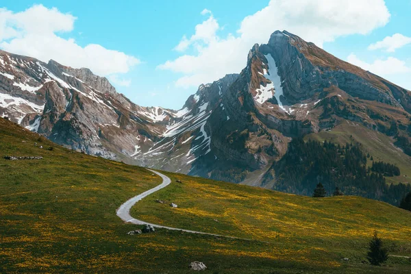 Montagne svizzere Toggenburg - formazioni rocciose monumentali nelle Alpi — Foto Stock