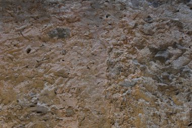 Eski bir evin taş duvar yapısı.