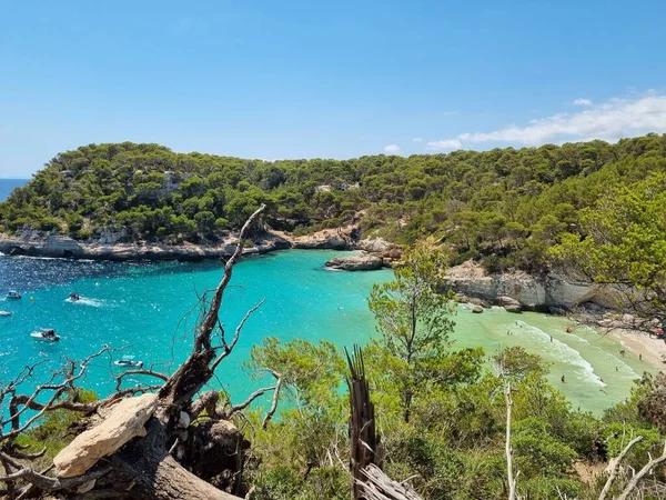 Θέα Της Γαλαζοπράσινης Θάλασσας Στον Όμορφο Κόλπο Cala Mitjaneta Στη — Φωτογραφία Αρχείου