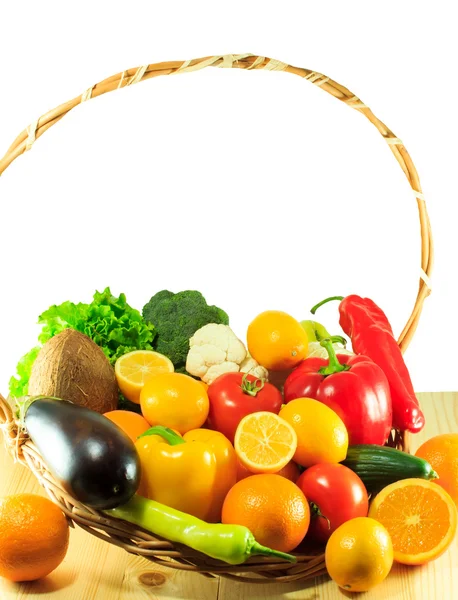 Organic vegetables and fruits in a wooden basket — Stock Photo, Image