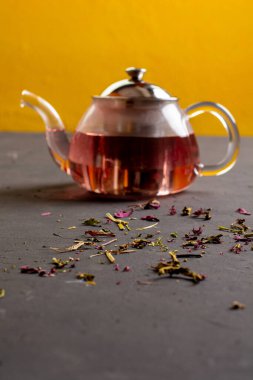 Çaya hazır olmak, vücudu zehirden arındırmak ve rahatlatmak için çay kullanma kavramı.