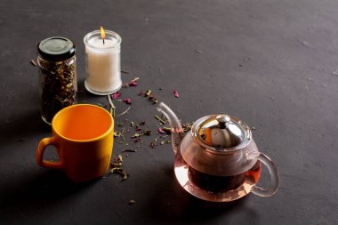 Hazır çay, vücudu zehirden arındırmak için çay kullanma kavramı.