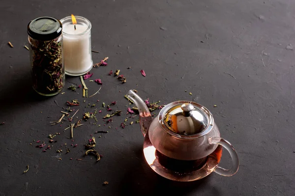 Hazır çay, vücudu zehirden arındırmak için çay kullanma kavramı.