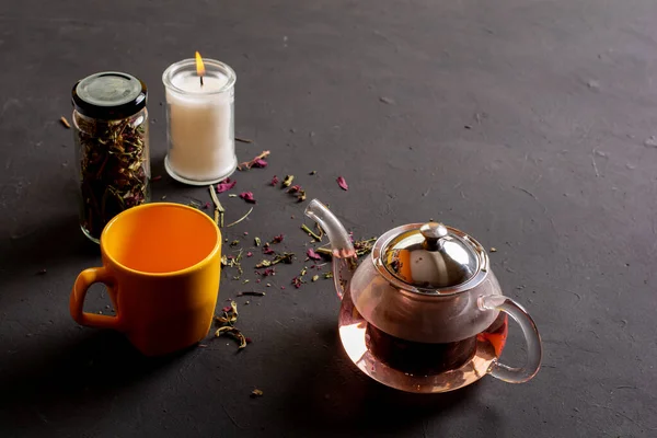 Hazır çay, vücudu zehirden arındırmak için çay kullanma kavramı.