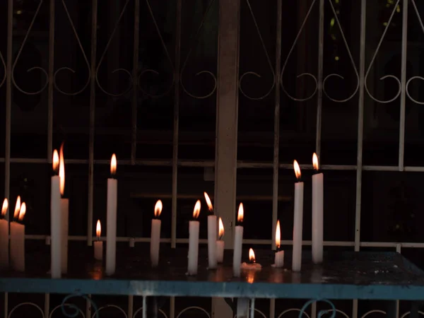 Candlelights Metal Table Dark Background Grids — Foto Stock