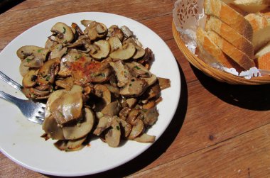 mantar ve ekmek pintxos, san sebastian, İspanya