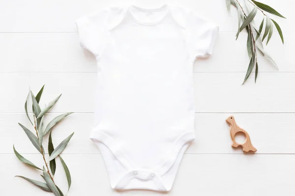 Cache-couche bébé blanc maquereau — Photo